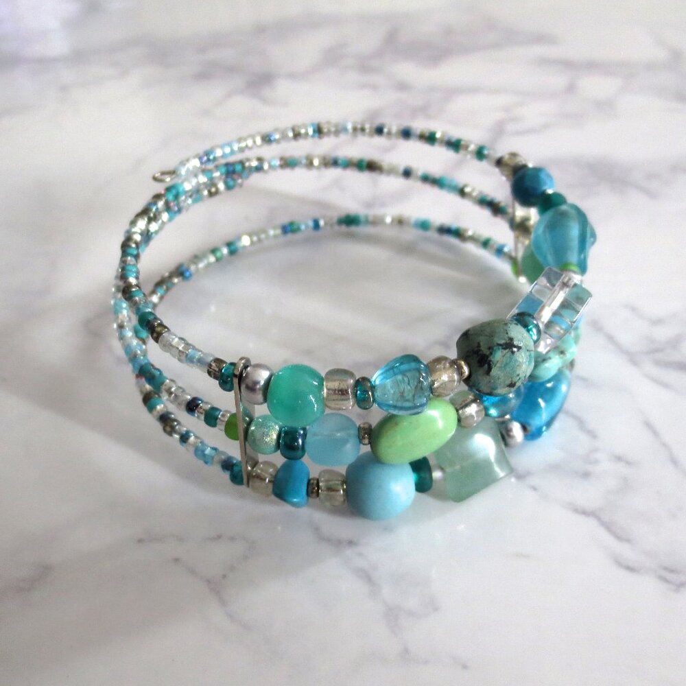 NWOT Artisan Handmade Turquoise Blue Adjustable Comfortable Stretch Bracelet